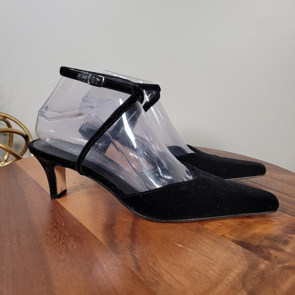 Ann Taylor Loft Black Heels Women's Size 7 Wrap Around Ankle Strap Kitten Heel - Picture 3 of 13